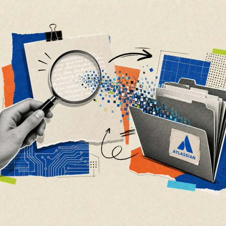 Eine Lupe liegt auf einem eng beschriebenen Dokument, dessen Textzeilen sich in bunte Datenpixel auflösen und in eine orangefarbene Aktenmappe mit Atlassian-Logo strömen