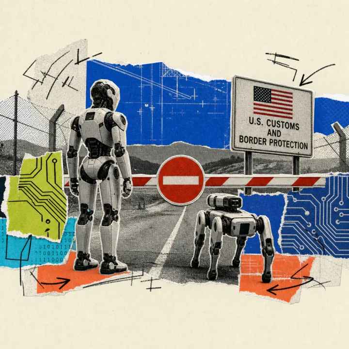 Ein humanoider Roboter und ein Roboterhund stehen vor einer geschlossenen Grenzschranke mit rotem Verbotssymbol, im Hintergrund ein Zollschild mit US-Flagge.
