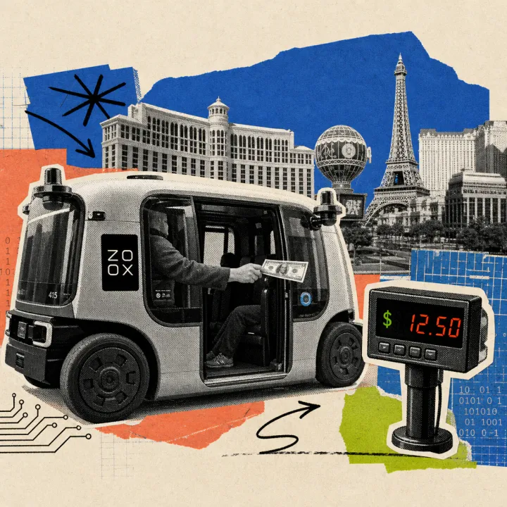 Ein Fahrgast reicht aus der offenen Tür eines Zoox-Robotaxis einen Dollarschein nach draußen, daneben zeigt ein Taxameter 12,50 Dollar, im Hintergrund die Casino-Skyline von Las Vegas mit Eiffelturm-Nachbau.